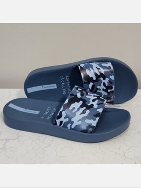 Ipanema Blue Camouflage Urban Junior Slides/Flip Flops, Size  2/3~NWT